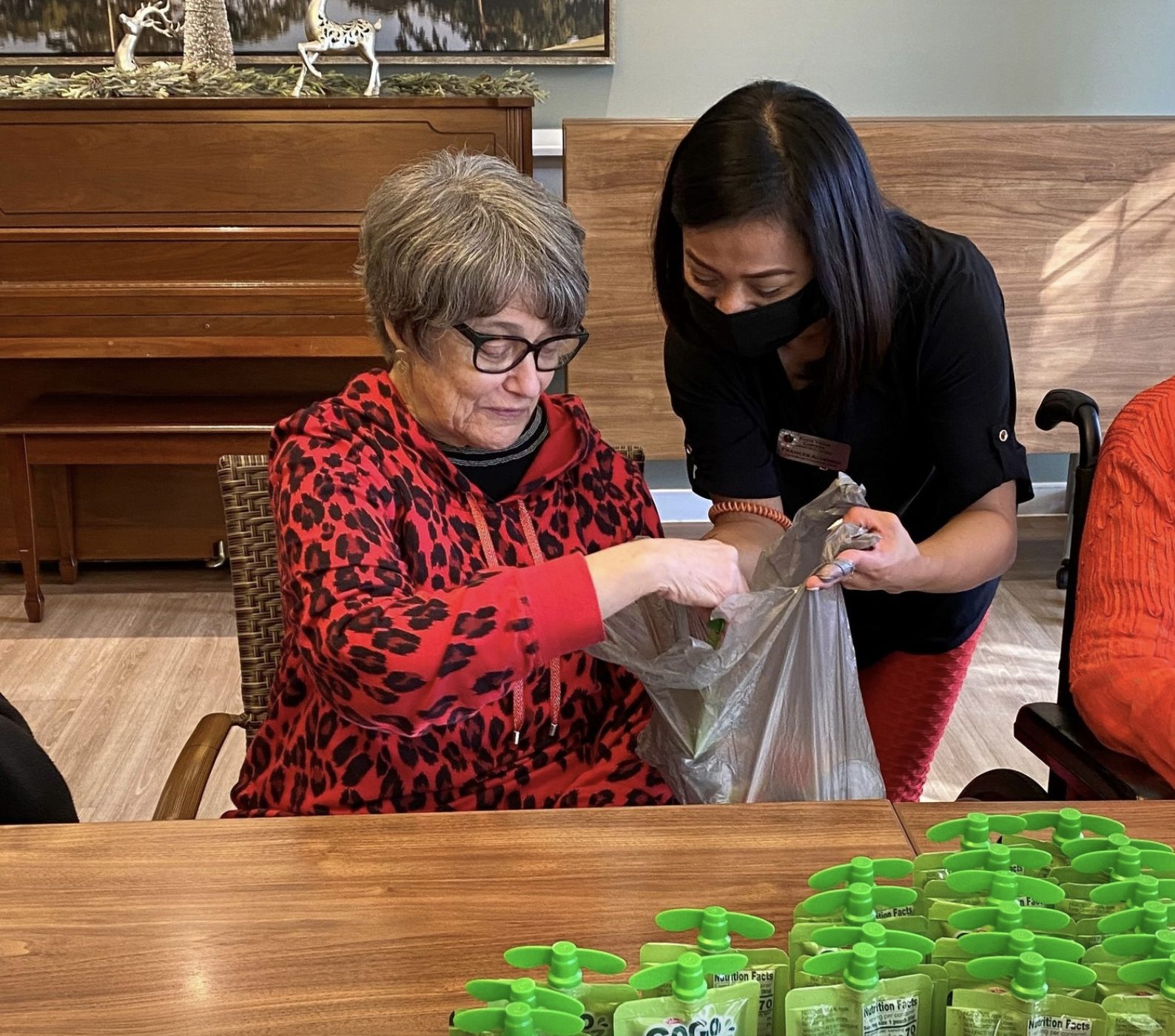 Ponte Vedra Gardens residents pack food for children in need