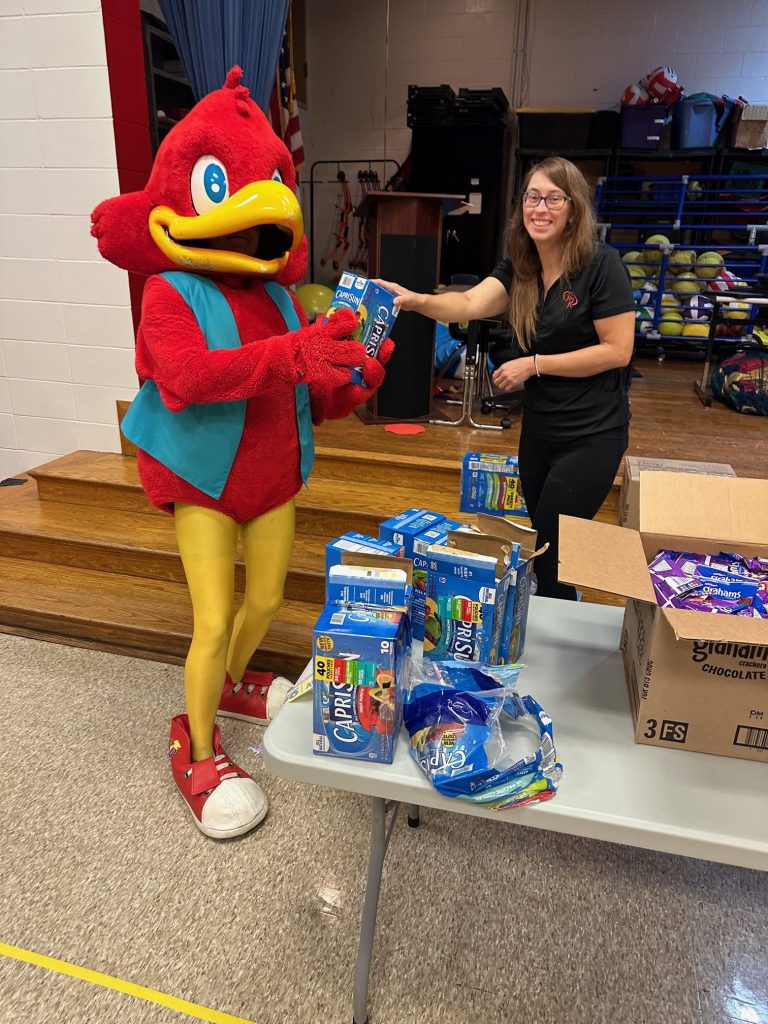 Red Robin volunteers at an elementary school